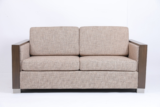 kupować Niestandardowa nowoczesna sofa tapicerowana z podłokietnikiem z drewnianej ramy i nogami ze stali nierdzewnej produkcja online