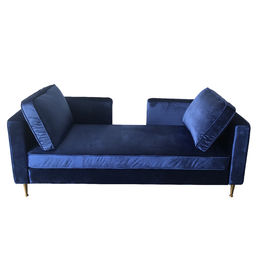 kupować Nowoczesna, niebieska aksamitna sofa do salonu ze złotymi metalowymi nogami produkcja online