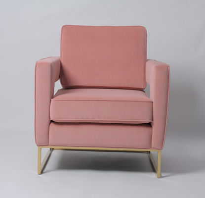 kupować Nowoczesna sofa do salonu Velvet jasnoróżowa z metalową ramą produkcja online