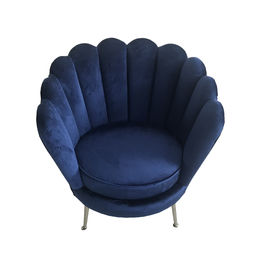 Dobra cena. Tapicerowana sofa z niebieskiego aksamitu z nogami ze stali nierdzewnej, metalowe krzesło na imprezę weselną w Internecie